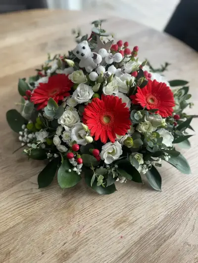 A red gerbera and white rose posy